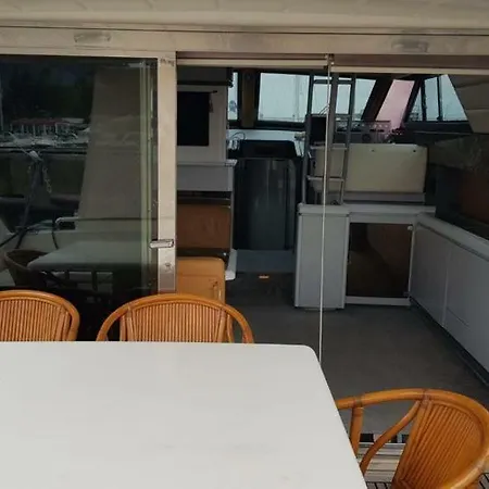 Azce Yatcilik Botel