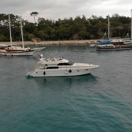 Botel Azce Yatcilik