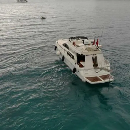 Botel Azce Yatcilik